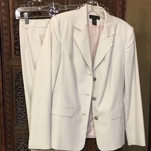 Women’s Harold’s pant suit